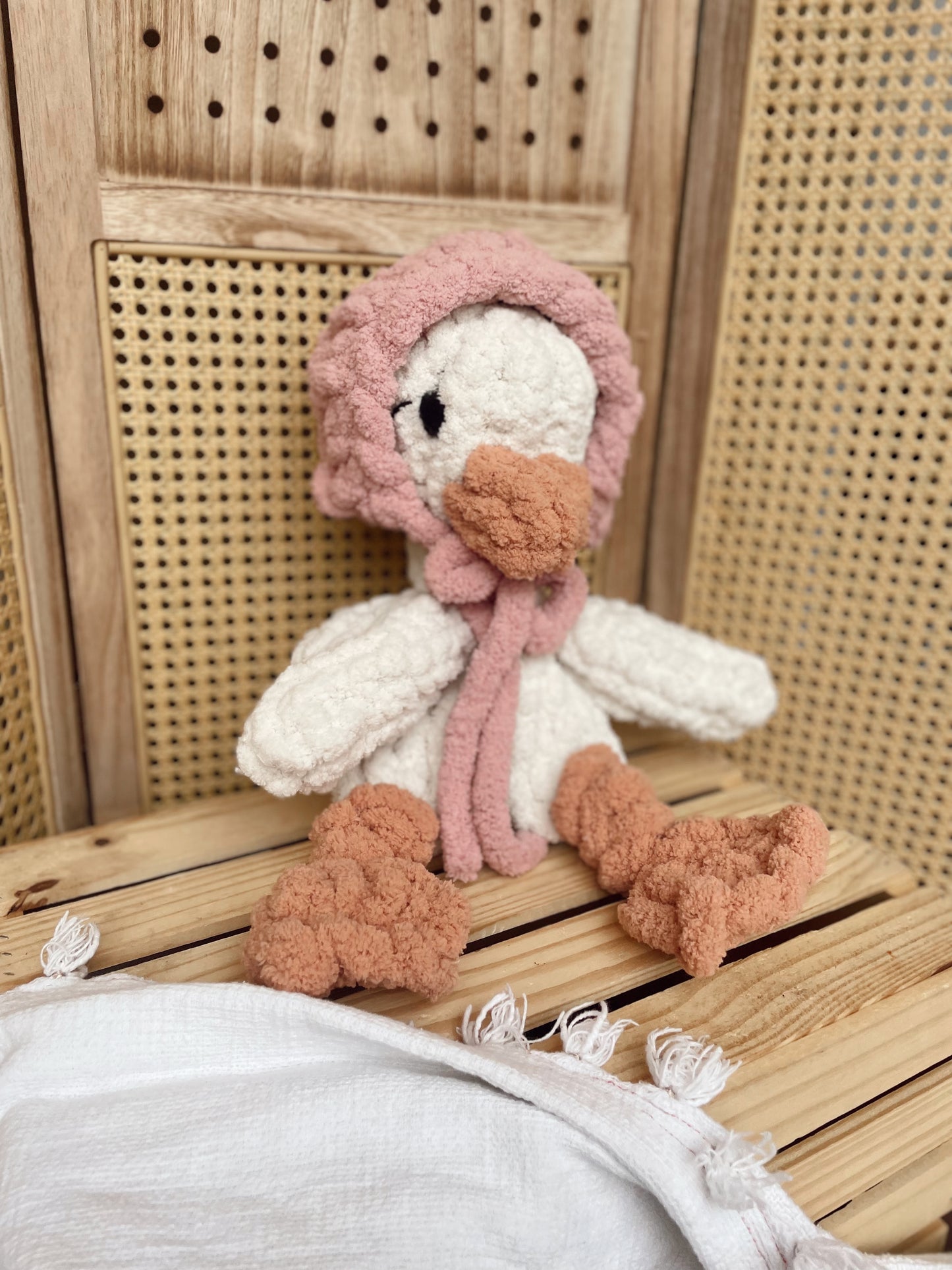 Suzy the Goose / Sully the Swan / Finger Knit Pattern / Intermediate +