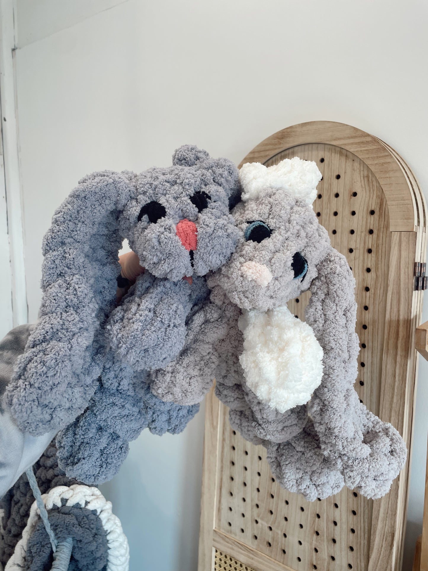 Finger Knit Betty Bunny & Ralphie Rabbit Patter (Full Video Tutorial)