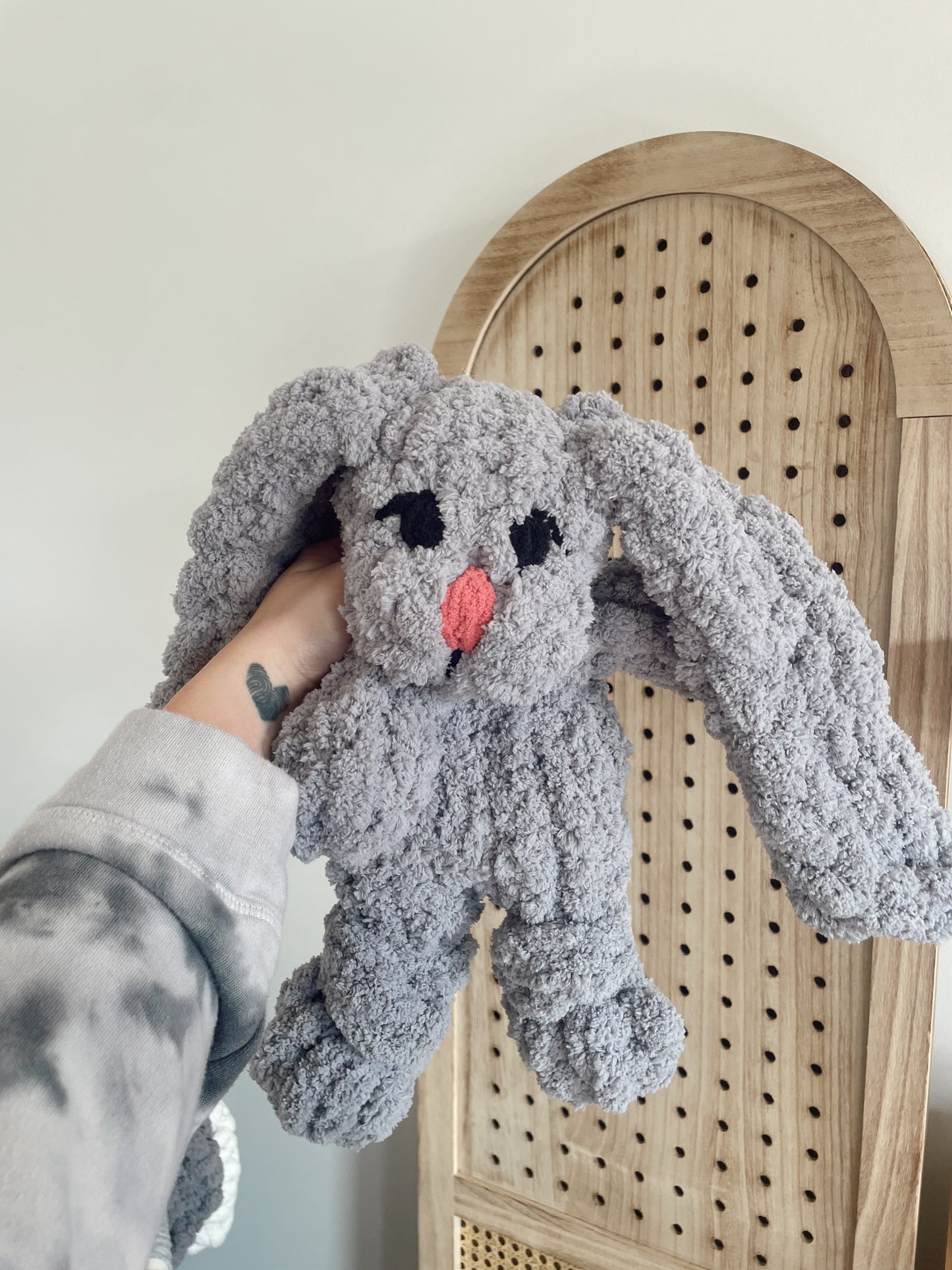 Finger Knit Betty Bunny & Ralphie Rabbit Patter (Full Video Tutorial)