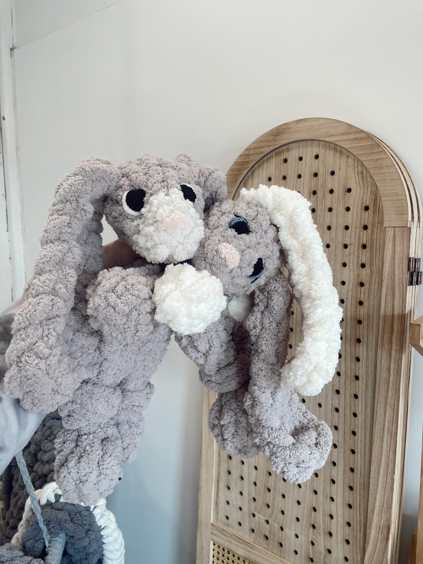 Finger Knit Betty Bunny & Ralphie Rabbit Patter (Full Video Tutorial)