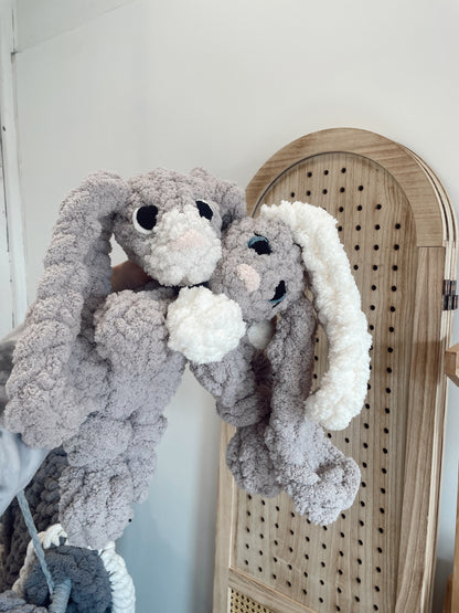 Finger Knit Betty Bunny & Ralphie Rabbit Patter (Full Video Tutorial)